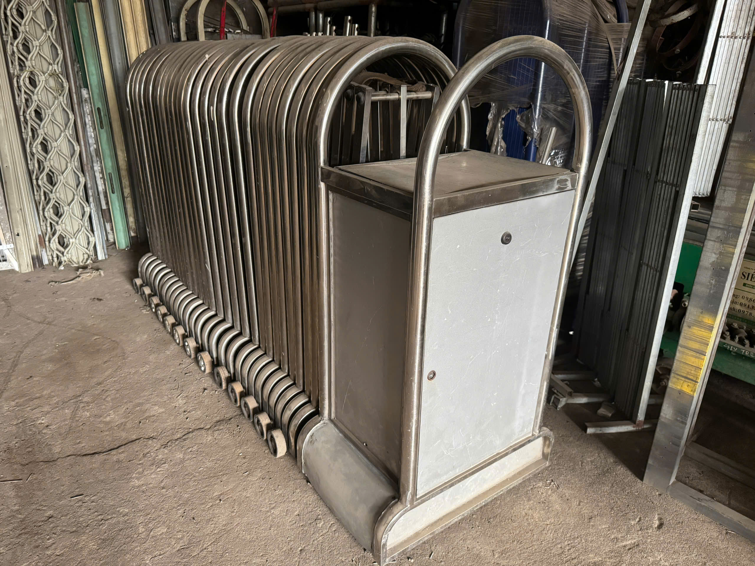 thanh-ly-cong-xep-inox-304-khong-ray-chay-motor-dien