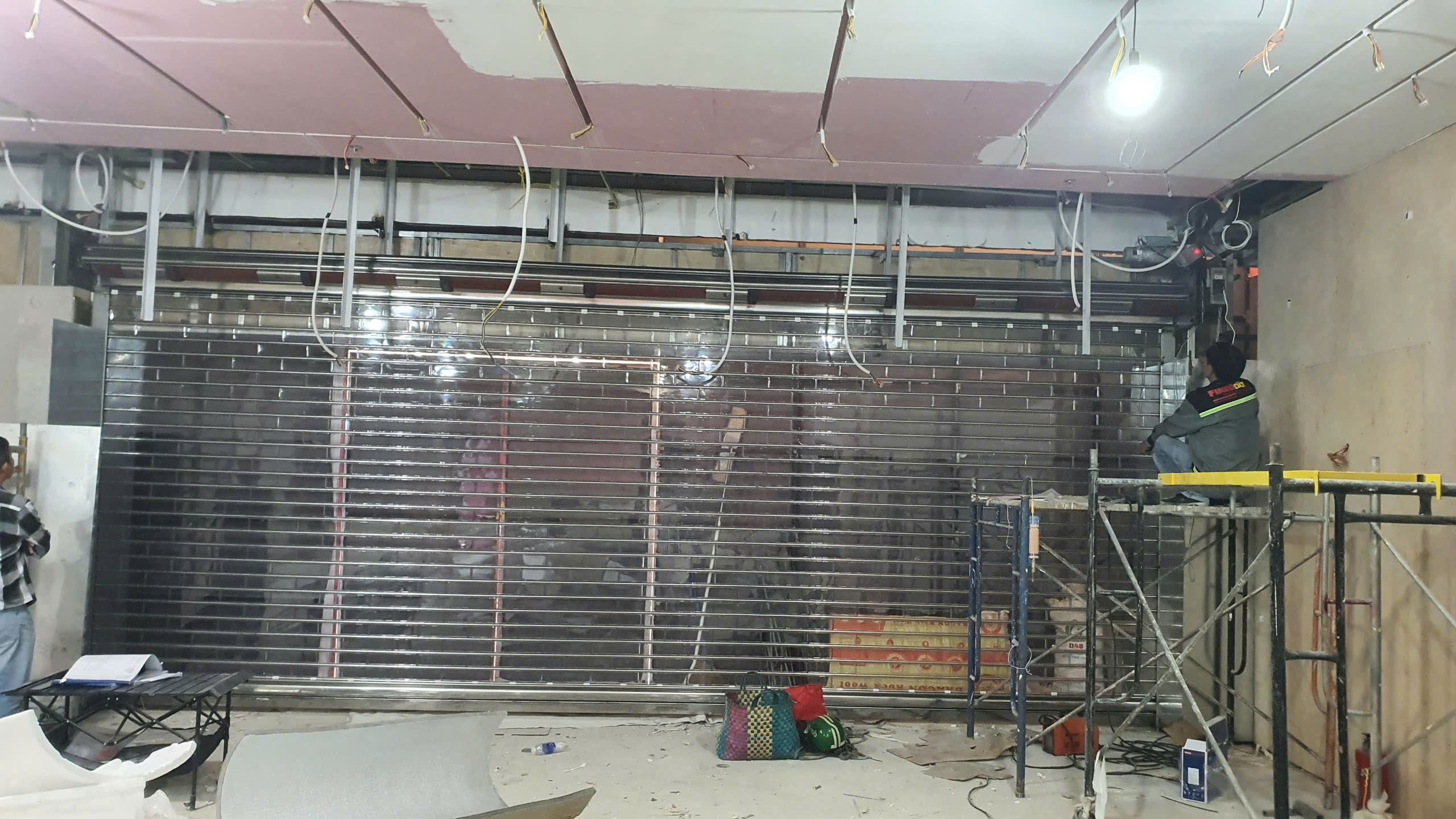 Cửa cuốn Polycarbonate, trong suốt, finedoor